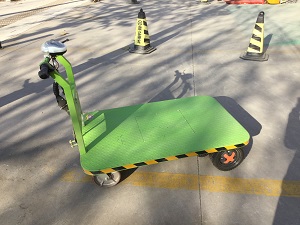 站立電動(dòng)拖車(chē)