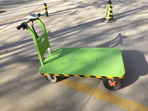站立電動(dòng)拖車(chē)